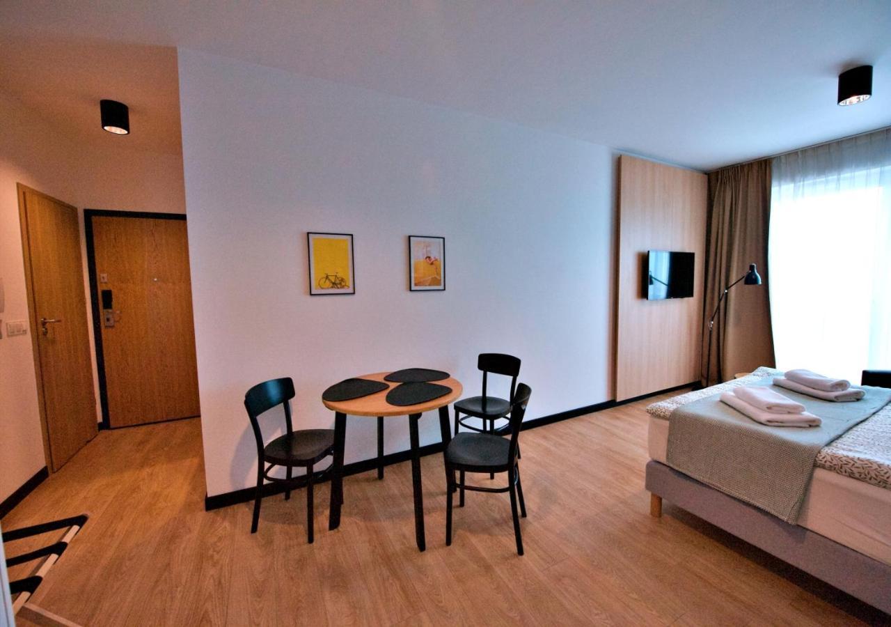 Bk Aparthotel Praga - National Stadium - Comfortable Apartment For 4 People Varsavia Esterno foto