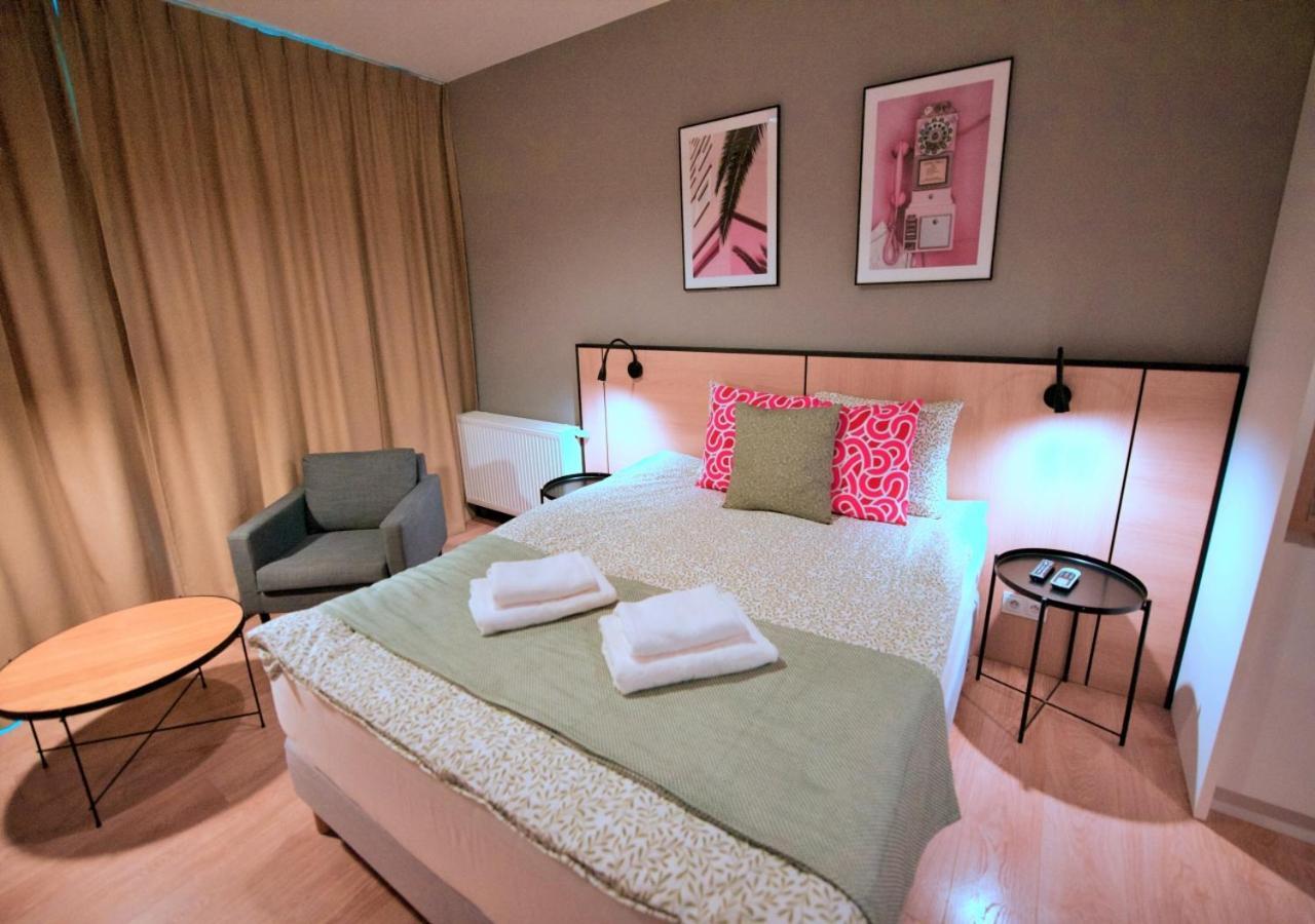 Bk Aparthotel Praga - National Stadium - Comfortable Apartment For 4 People Varsavia Esterno foto